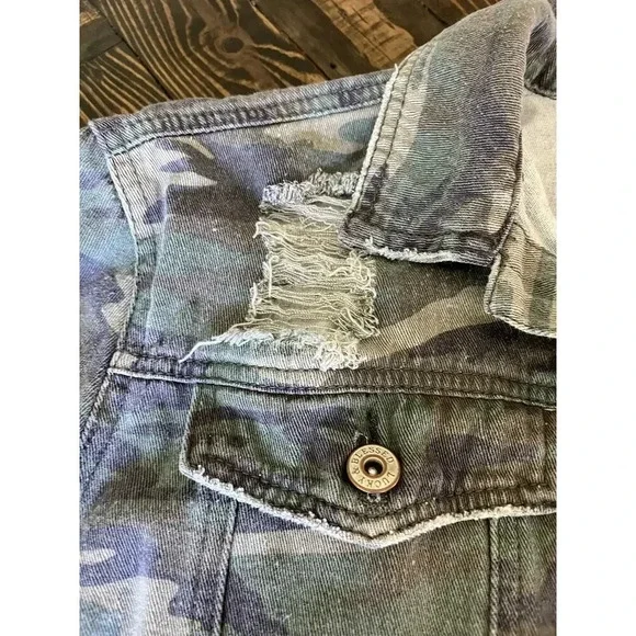Lucky & Blessed Distressed Camo Jacket Women Medium Transitional Boho Fringe - Picture 8 of 16